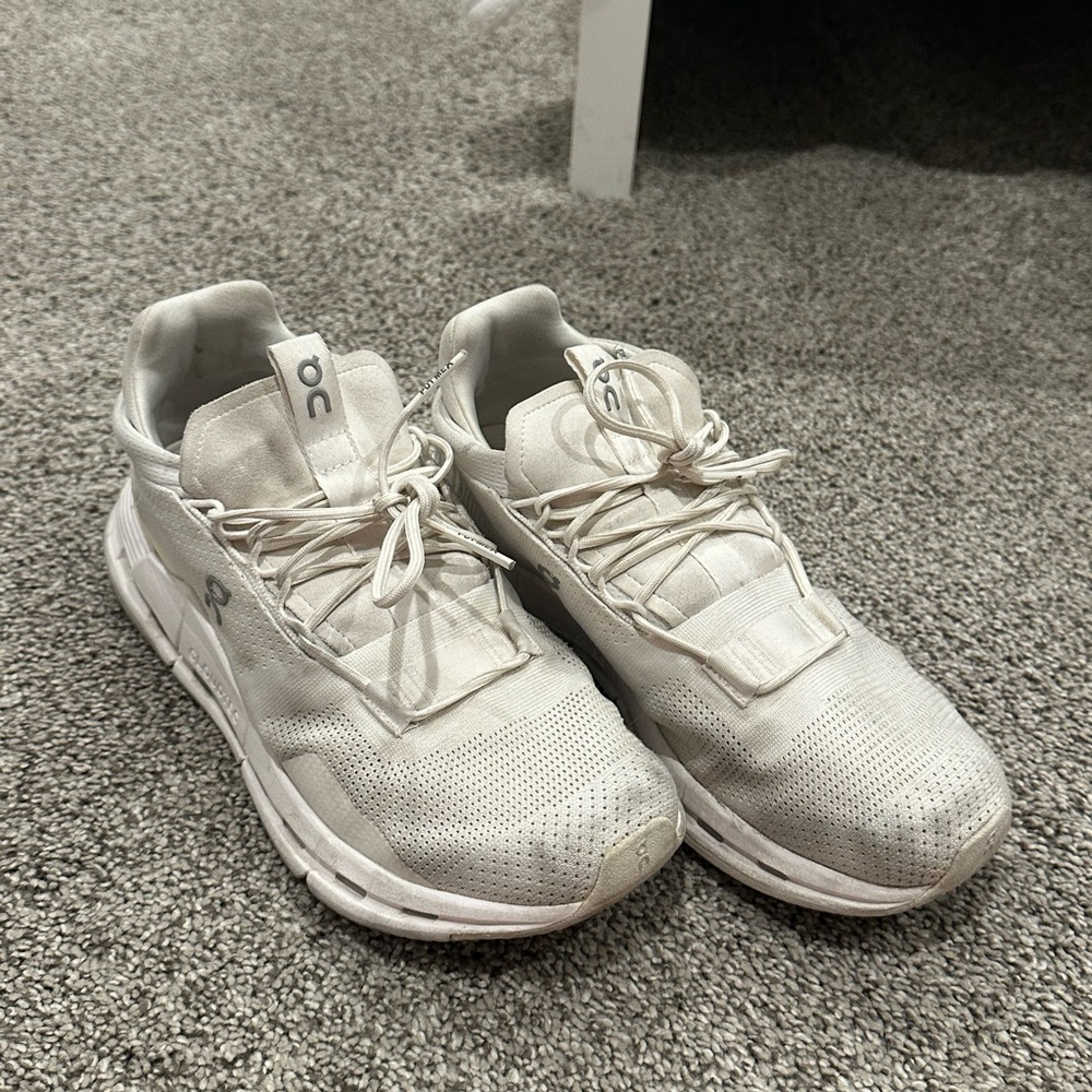 On Running women’s White Running Shoes